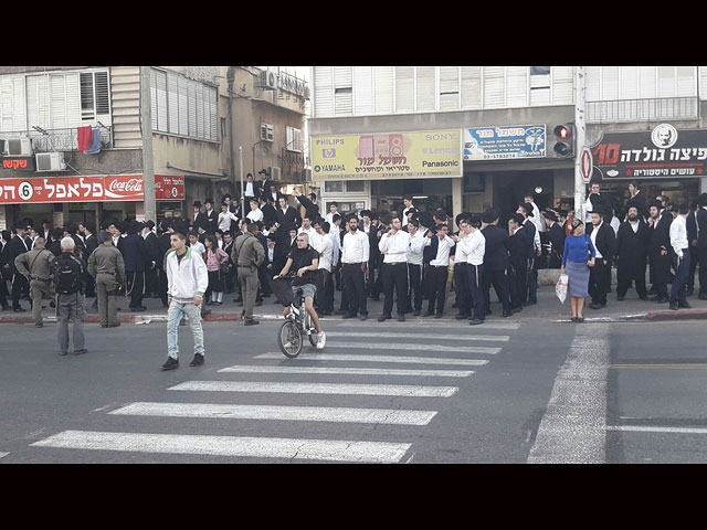 Ультраортодоксы проводят демонстрацию в Бней-Браке  