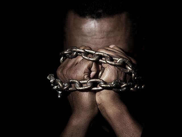 Власти Ливии расследуют данные о продаже африканских мигрантов в рабство  