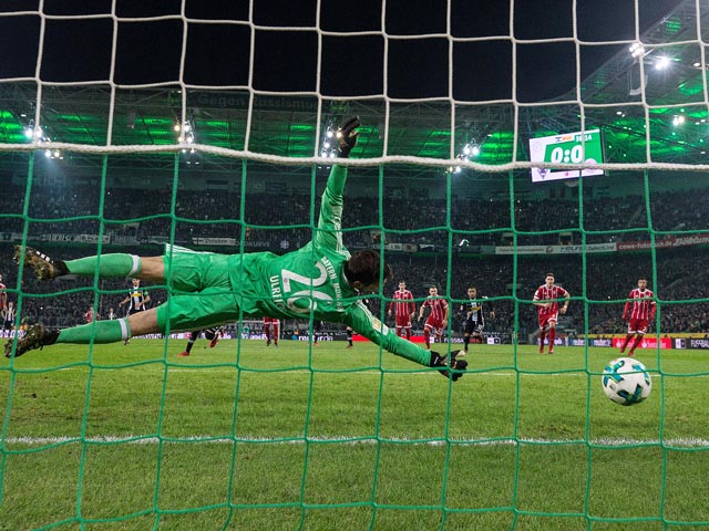"Бавария" потерпела первое поражение после возвращения Юппа Хайнкеса