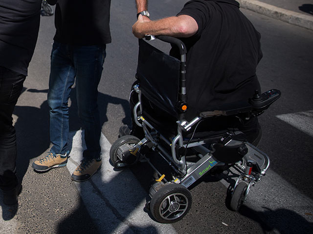 Из-за демонстрации инвалидов затруднено движение трамваев в Иерусалиме  