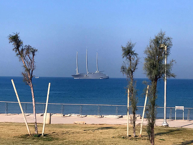 Крупнейшая в мире парусная яхта "А" прибыла в Тель-Авив    