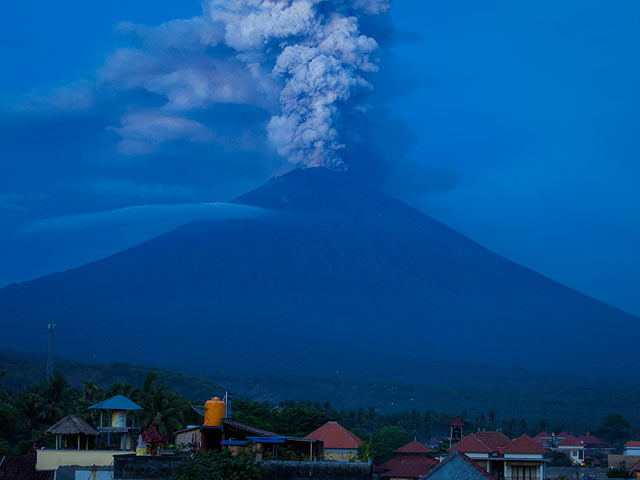 Извержение вулкана Агунг на Бали