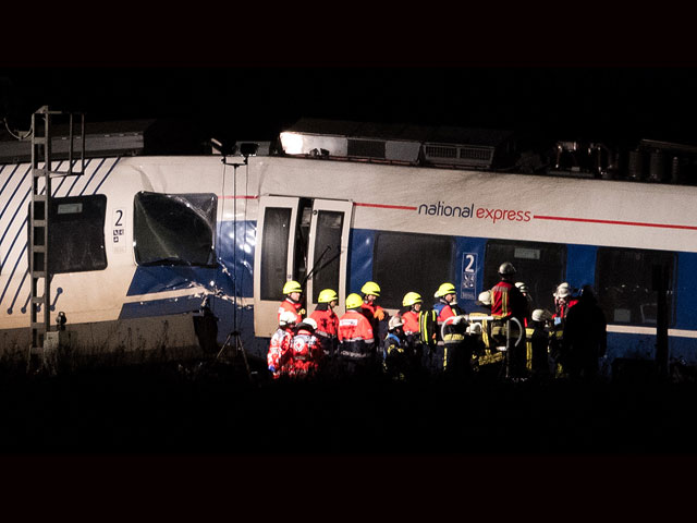 Под Дюссельдорфом произошло столкновение пассажирского и грузовых поездов    