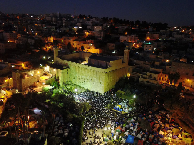 35 тысяч евреев собрались в Хевроне на чтение еженедельной главы Торы