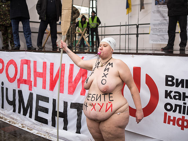 Акция FEMEN в Киеве. 7 декабря 2017 года