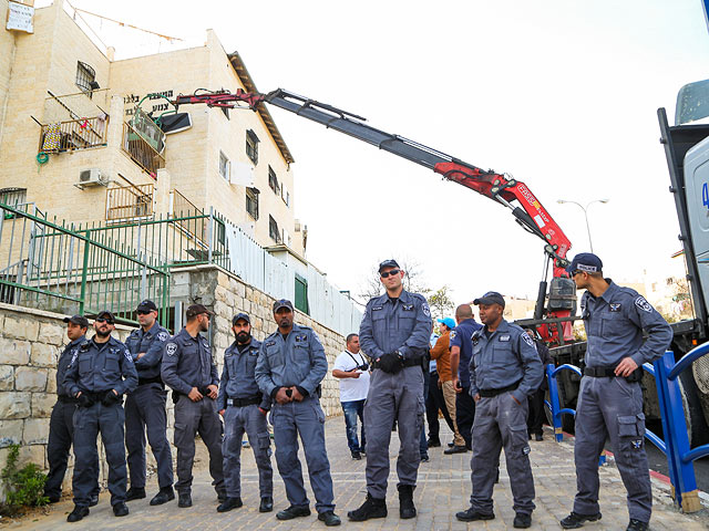 Борьба с религиозным диктатом в Бейт-Шемеше: закон против "правил скромности"  
