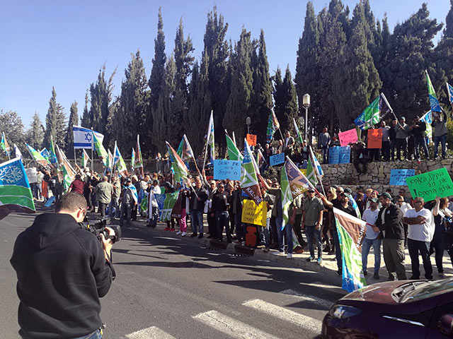 Демонстрация работников ККЛ возле министерства финансов. 12 ноября 2017 года