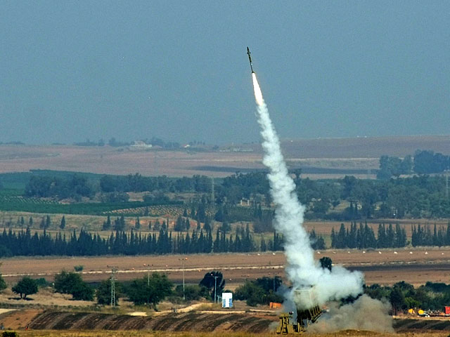 Израиль подвергся ракетному обстрелу. Две ракеты сбиты "Железным куполом"    