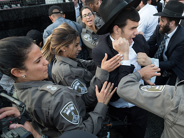 В Иерусалиме полицейская была травмирована камнем    