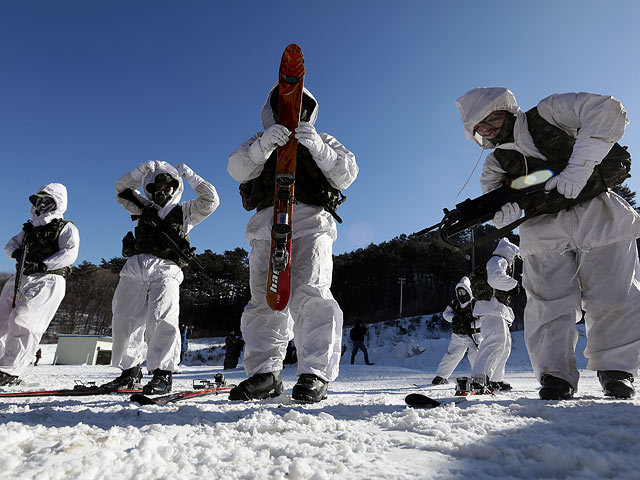 Морпехи Кореи и США провели учения в снегах Пьонгчанг-гана