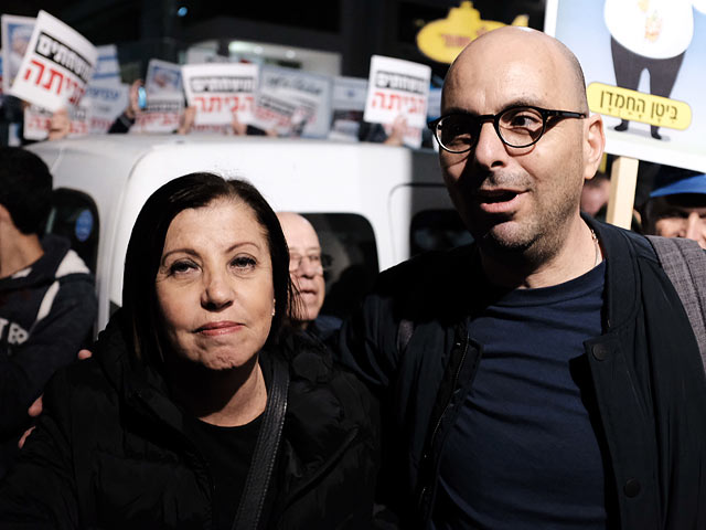 Заава Гальон и Эльдад Янив на "антикоррупционном митинге" на бульваре Ротшильда