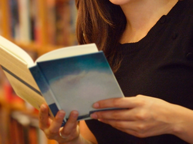 В Санкт-Петербурге девушка ночью проникла в библиотеку, чтобы украсть одну книгу