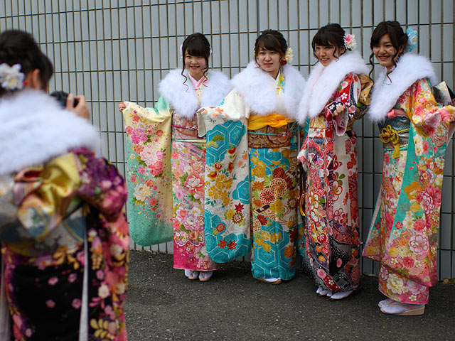 Цветы и кимоно: праздник совершеннолетия в Японии