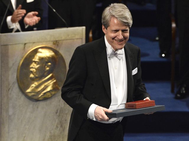 Роберт Шиллер во время вручения Нобелевской премии в 2013 году
