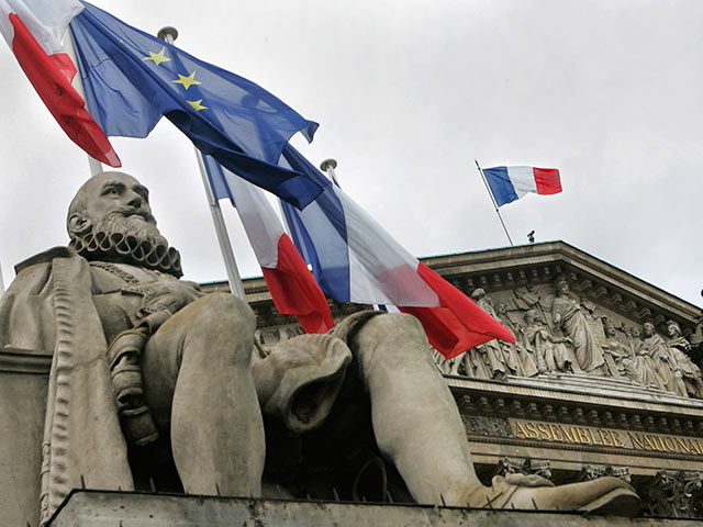 СМИ: агент "Мосада" соблазнила высокопоставленных французских чиновников  