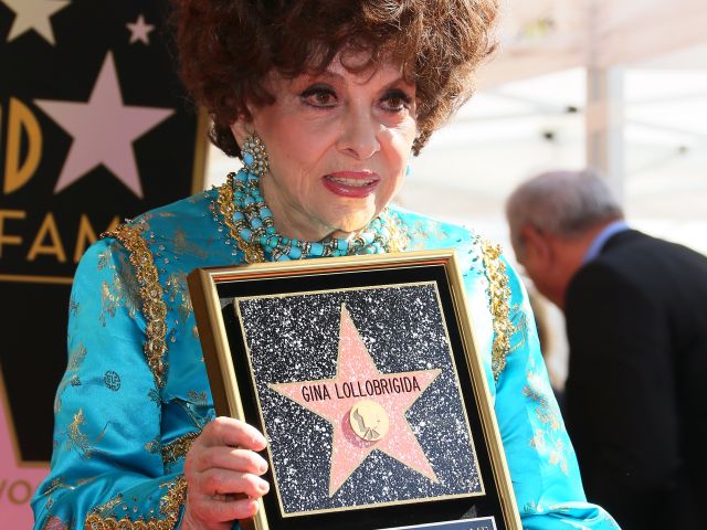 Джина Лоллобриджида получила "звезду" в Голливуде в возрасте 90 лет