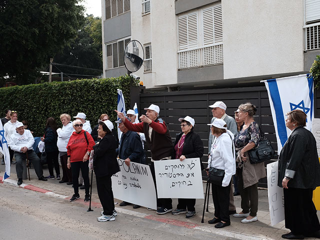 Выжившие в Холокосте против "польского закона": акция в Тель-Авиве
