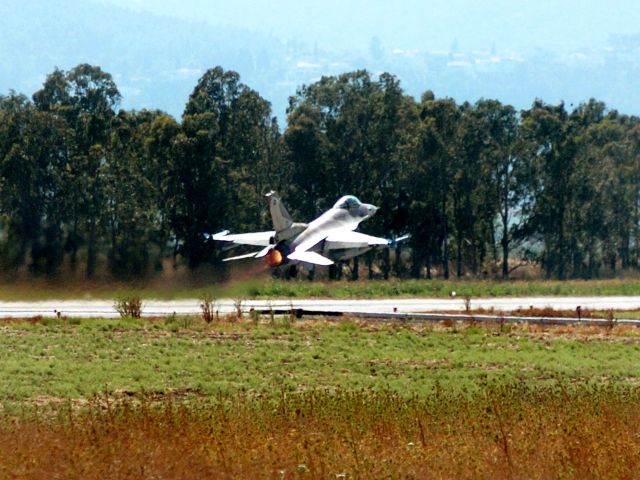 F-16 израильских ВВС (иллюстрация)