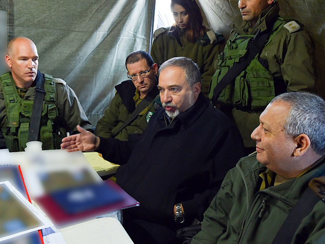Министр обороны Израиля Авигдор Либерман в Южном военном округе