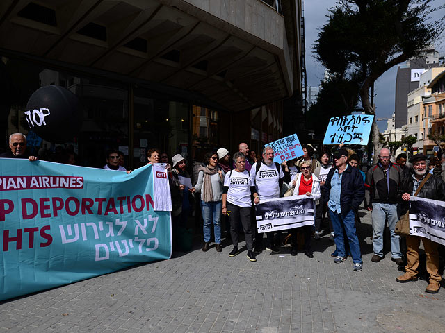Митинг противников депортации африканцев в Тель-Авиве