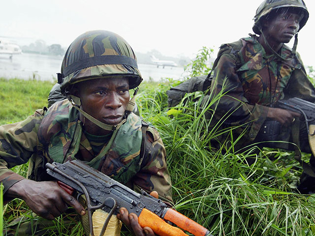Армия Нигерии освободила 76 школьниц, похищенных боевиками "Боко Харам"