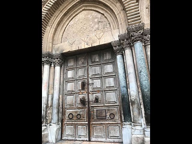 Врата Храма Гроба Господня закрыли в знак протеста против введения муниципального налога