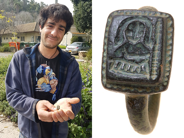 Декель Бен-Шитрит и перстень с изображением Святого Николая, найденный в Изреэльской долине