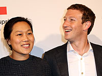 Марк Цукерберг опубликовал в соцсети фото: он и его жена лепят "уши Амана" 