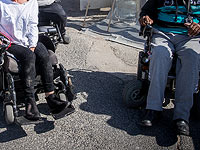 Из-за демонстрации инвалидов затруднено движение по Прибрежному шоссе