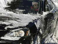 В штате Мичиган из-за снегопада столкнулись около 60 автомобилей