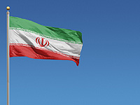 Злоумышленники сорвали иранский флаг со здания посольства Ирана в Лондоне