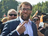 "Кипа": Орен Хазан напал на сотрудника муниципалитета Ариэля "Кипа": Орен Хазан напал на сотрудника муниципалитета Ариэля