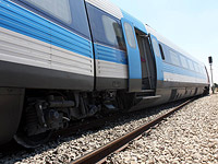 Пассажиры были эвакуированы из поезда из-за дыма в вагоне