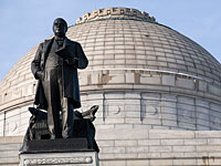 В американском городе Арката сносят статую президента Маккинли &#8211; "лидера колониализма"