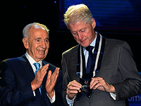 Шимон Перес и Билл Клинтон в 2013-м году