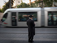 В Иерусалиме ультраортодоксы перекрывают трамвайные рельсы  