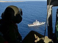 Вертолет ВМС Италии упал в Средиземное море, один военнослужащий погиб