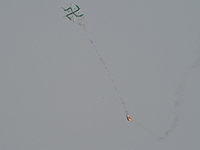 Воздушный змей с "коктейлем Молотова" поджег склад около границы с Газой