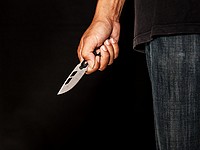 В лесу в окрестностях Йокнеама 25-летнего мужчину ударили ножом