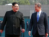 Ким Чен Ын и Мун Чжэ Ин. 27 апреля 2018 года