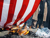 Иранские депутаты под крики "Смерть Америке" сожгли флаг США