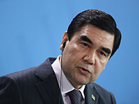 Власти Туркмении наказывают тех, кто подтирается портретом президента