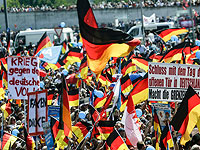 Десятки тысяч человек протестовали против марша ультраправых в Берлине