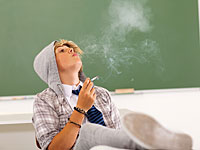 Отчет минздрава: более половины школьников пробовали курить до 13 лет