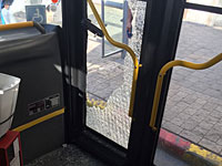 В южном Тель-Авиве камнем, запущенным африканским нелегалом, выбито стекло в автобусе