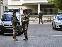 В центре Парижа вооруженный мужчина захватил заложников