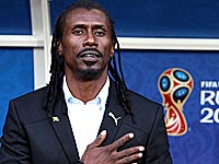 Легендарный Алиу Сиссе, сейчас наставник сборной Сенегала, в 2002 - капитан сборной Сенегала