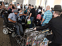 Инвалиды-"пантеры" проводят акцию протеста в аэропорту Бен-Гурион