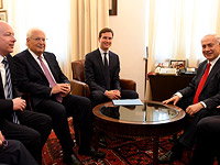 Слева направо: спецпосланник президента США по ближневосточному урегулированию Джейсон Гринблатт, посол США в Израиле Дэвид Фридман, советник президента США Джаред Кушнер и премьер-министр Израиля Биньямин Нетаниягу   
