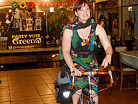 Министр по делам женщин  Новой Зеландии отправилась рожать на велосипеде 
